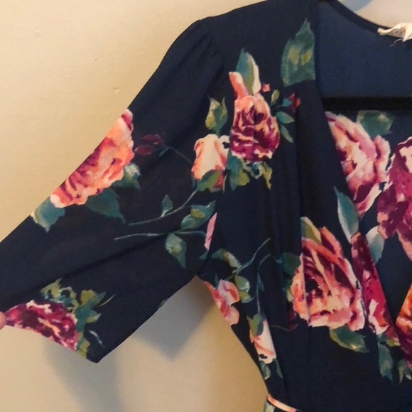 Boutique floral wrap dress - Picture 3 of 5